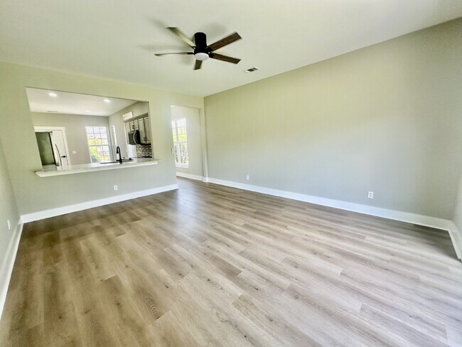 Building Photo - Gorgeous Renovated Two Bedroom Home in Sun City!