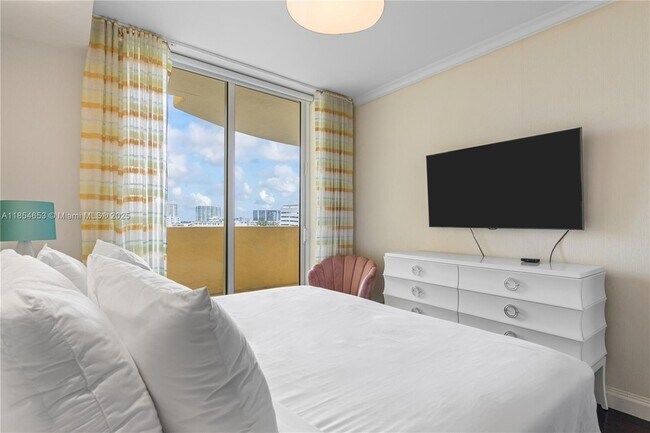 Building Photo - 17875 Collins Ave