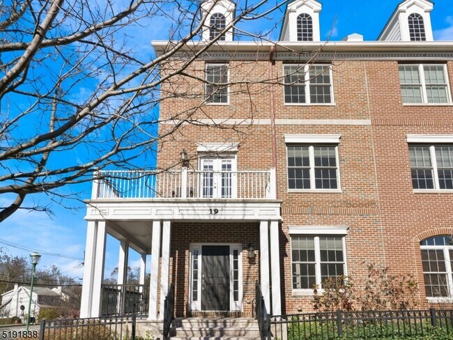 Building Photo - 19 Beresford Ln