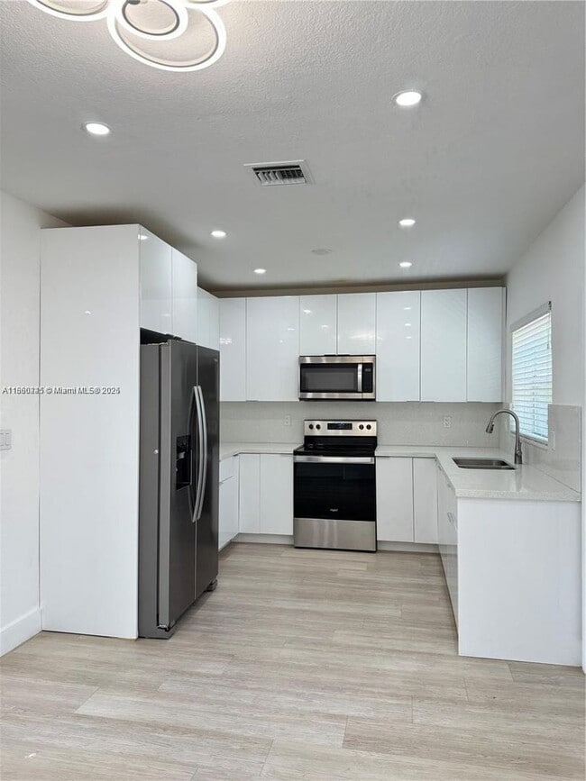 Primary Photo - 693 NE 80th St