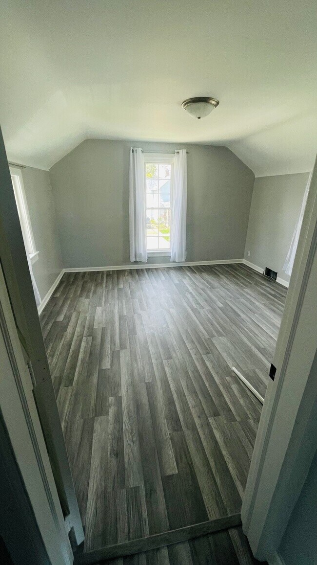 Building Photo - 837 Park St