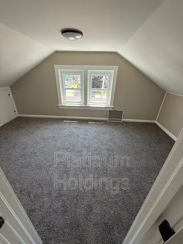 Building Photo - 2049 E 39th St