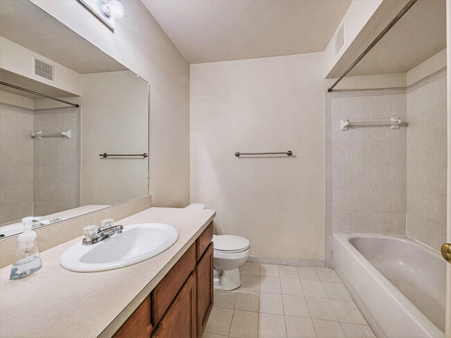 Building Photo - 1112 Addington Ln