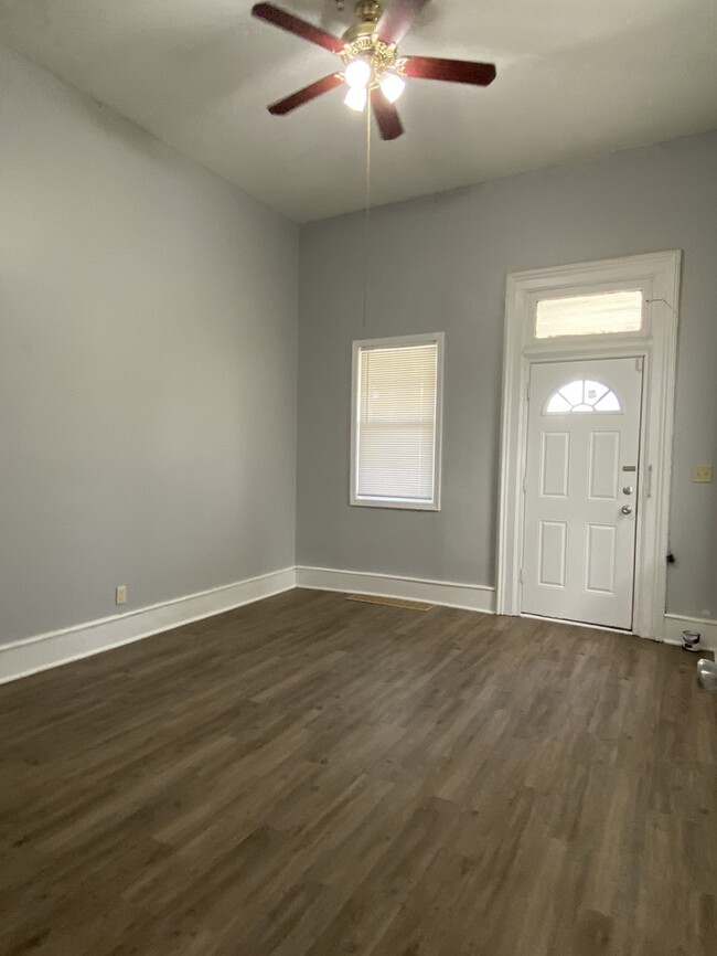 Building Photo - Beautiful half of duplex for rent!