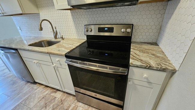 Building Photo - 2115 Glenwood Ln