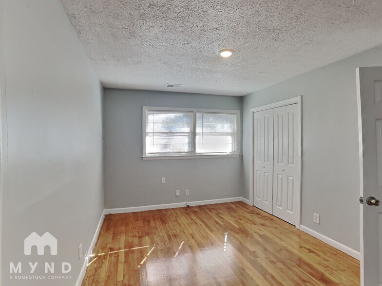 Building Photo - 1768 Santa Cruz Dr