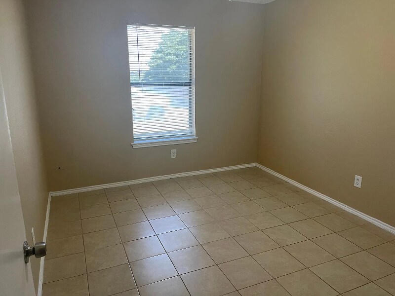 Building Photo - 3414 Colonial Pl