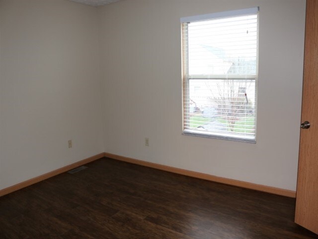 Building Photo - 6774 Laburnum Dr