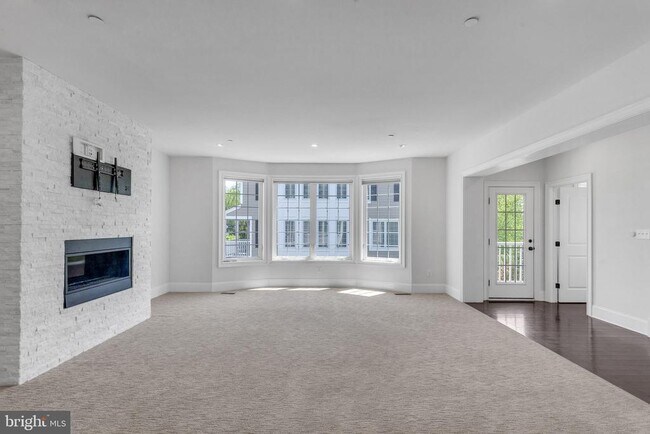 Building Photo - 17 Grey Ct