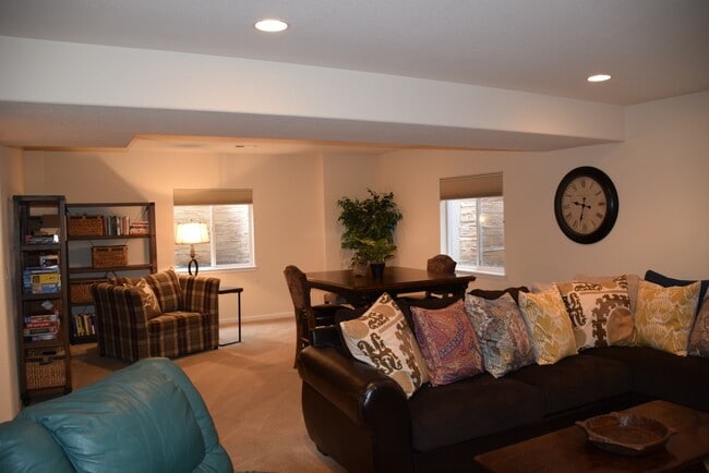 Building Photo - 9805 S Iris Ct