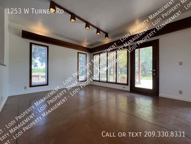 Building Photo - 1253 W Turner Rd