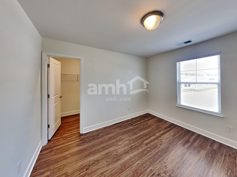 Building Photo - 5820 Zurich Rd