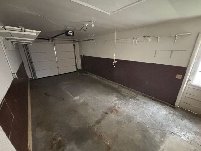 Building Photo - $1450 - 2 Bed 1 Bath Home