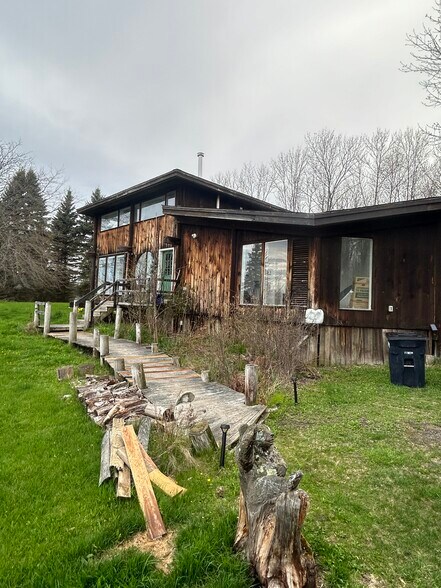 Building Photo - 39 Phelps Ln