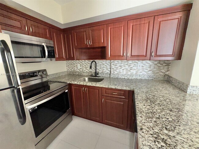 Building Photo - 2715 Tigertail Ave