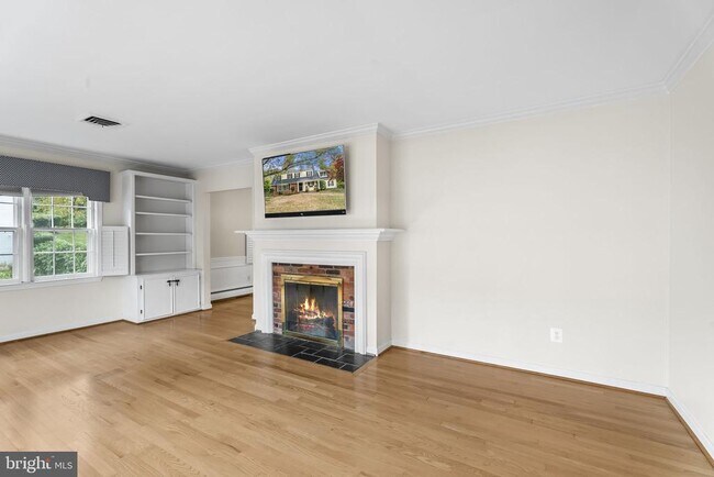 Building Photo - 9102 Volunteer Dr