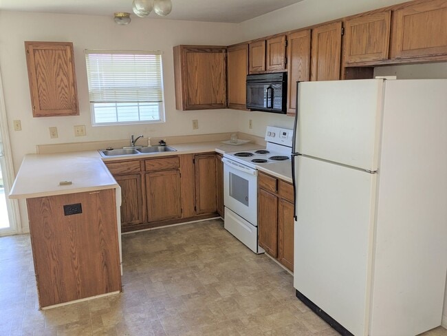 Building Photo - Spacious 2 bed 2 bath duplex in Franklin Indiana!