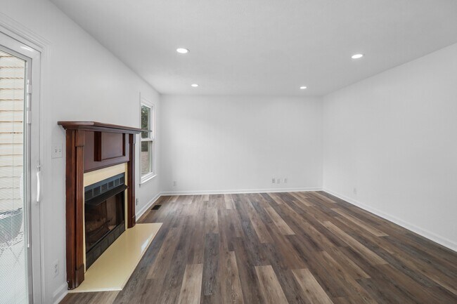 Building Photo - 704 Jace Dr