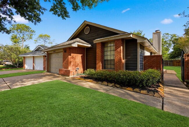 Building Photo - 8518 Pool Creek Dr