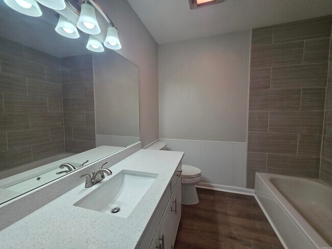 Building Photo - 5716 Woodridge Ln