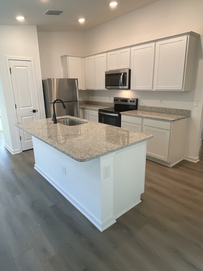 Building Photo - 1270 Ahoy Ave