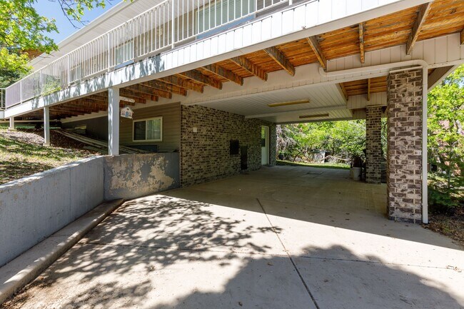 Building Photo - Serene 3 Bedroom, 2 Bathroom Home in Pine ...