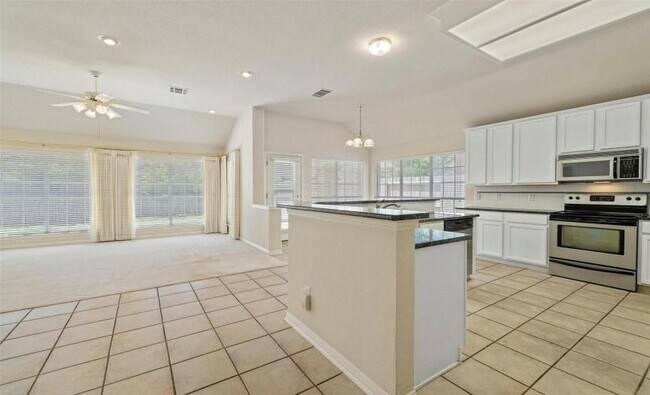Building Photo - 10133 Cassandra Dr