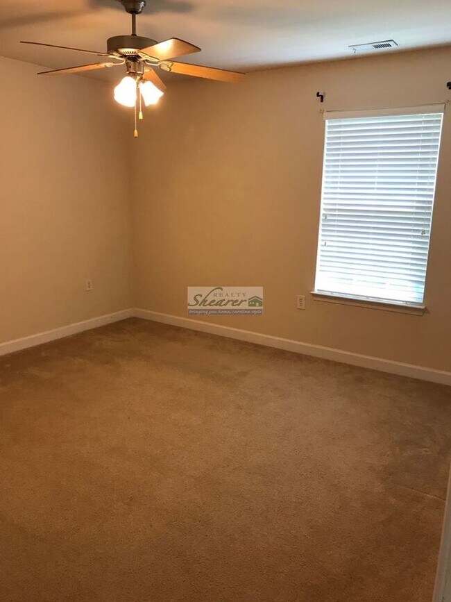 Building Photo - Canterfield in Harrisburg - Great 4 Bed, 2...