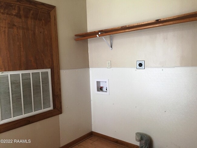 Building Photo - 3105 W Willow St