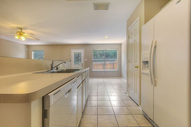 Building Photo - 7 Newberry Trail Ct