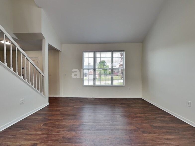 Building Photo - 2831 Coachlight Ln