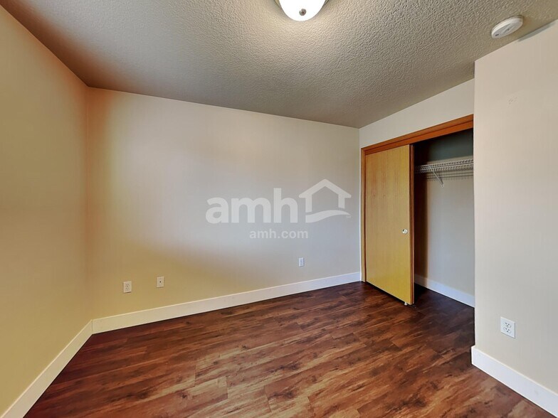 Building Photo - 495 Sunset Ridge Dr