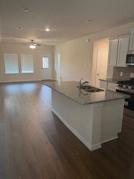 Building Photo - 10325 Baron Dr