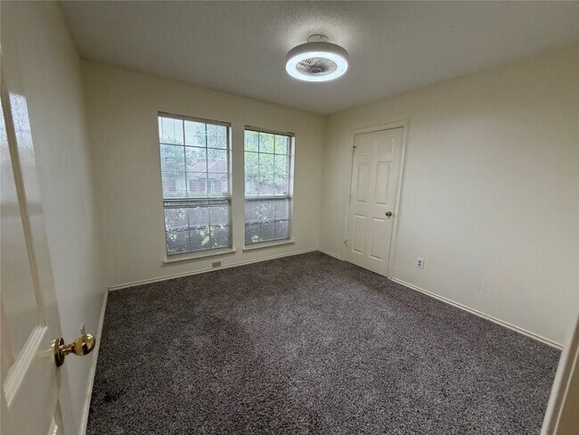 Building Photo - 1426 Mapleview Dr