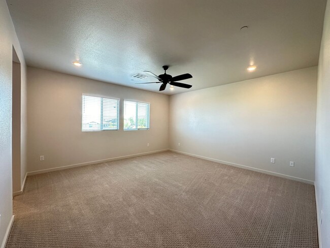 Building Photo - Summerlin West