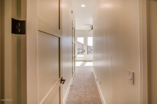 Building Photo - 301 E Jomax Rd