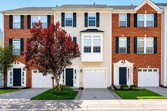 Building Photo - Bright and spacious 3+ bedroom Townhome in Williamsburg