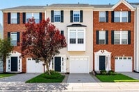 Building Photo - Bright and spacious 3+ bedroom Townhome in Williamsburg
