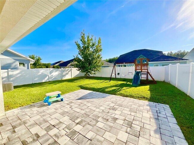 Building Photo - 15255 Caravan Ave