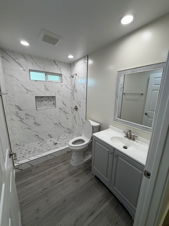 Building Photo - 267 Camp Ln