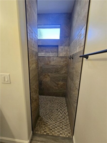 Building Photo - 2561 N Ridge Ave