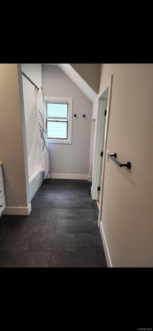 Building Photo - 18 Carman St