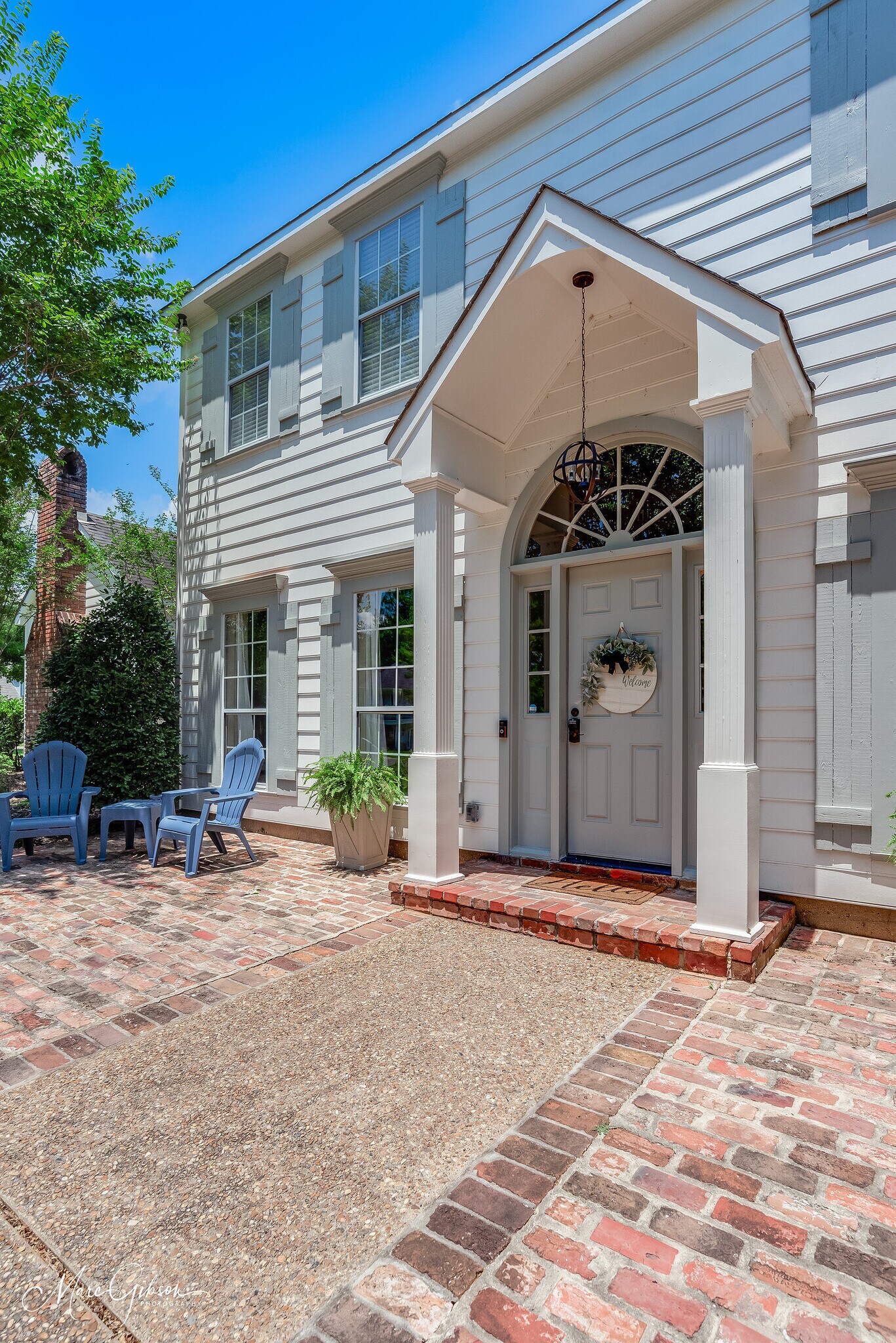 Building Photo - 1260 Capilano Dr