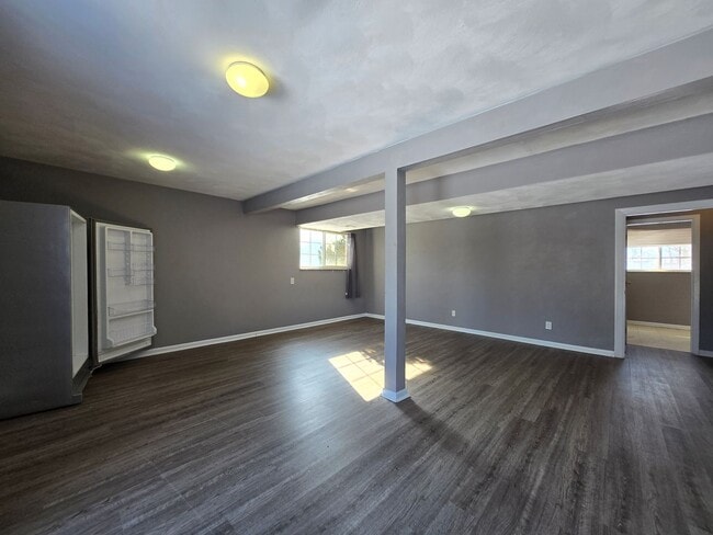 Building Photo - Spacious 5-Bedroom Family Home