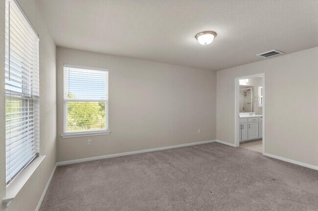 Building Photo - 121 Emerald Pass