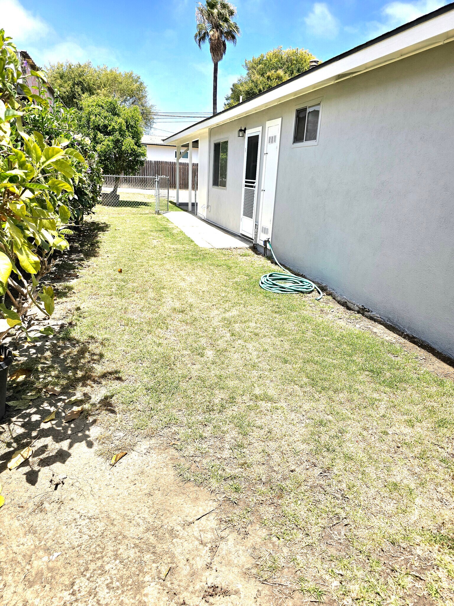 Building Photo - 2974 Sherwin Ave