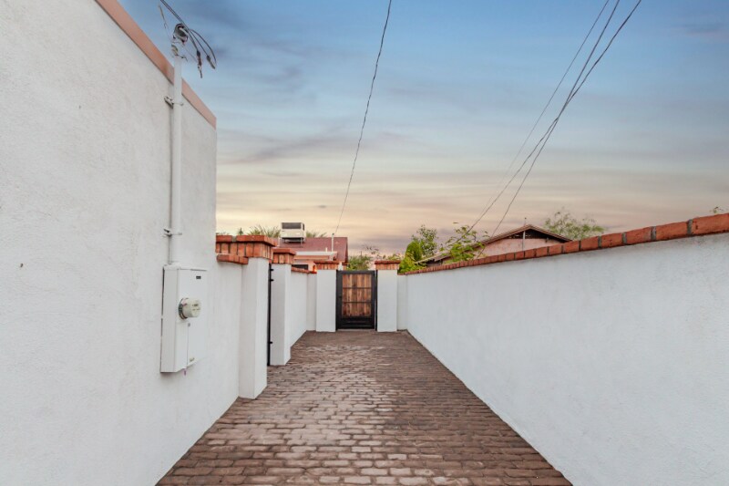 Building Photo - 322 N 13th St