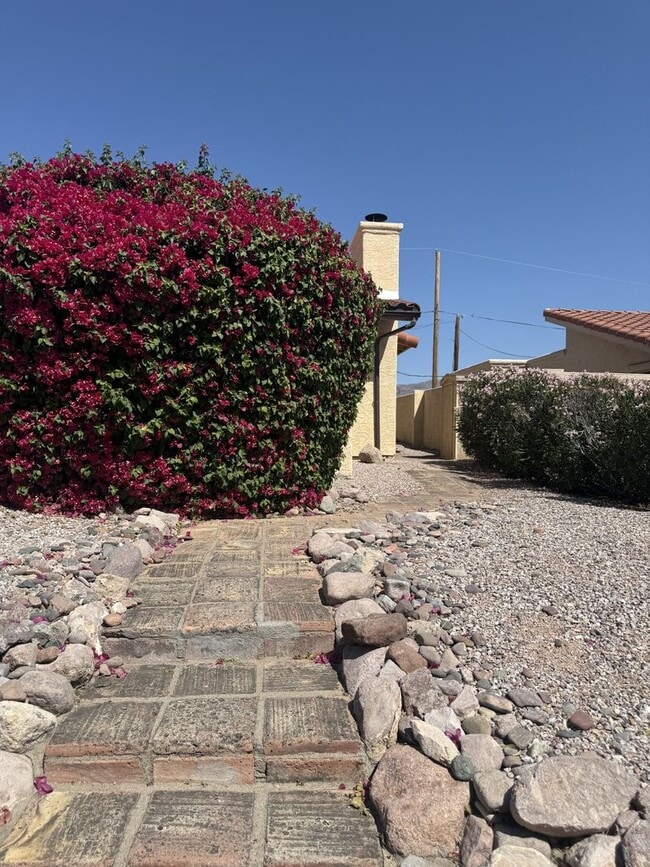 Building Photo - 9870 E La Palma Ave