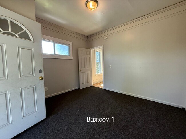 Building Photo - 27 Carthage Dr