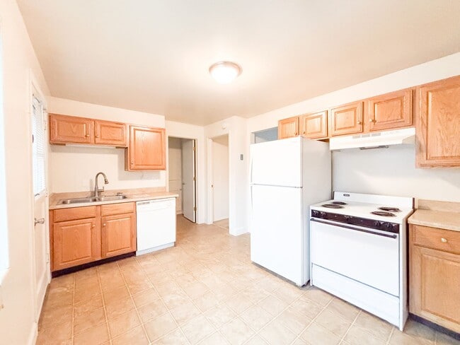 Building Photo - Perfect 1BR 1BA Home in Holladay!